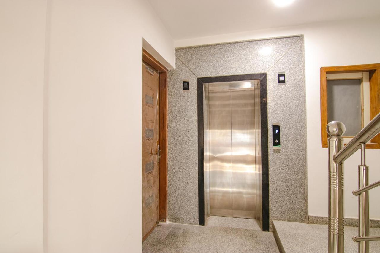 Fabhotel La Serene Bnb- Ashok Vihar New Delhi Exteriör bild